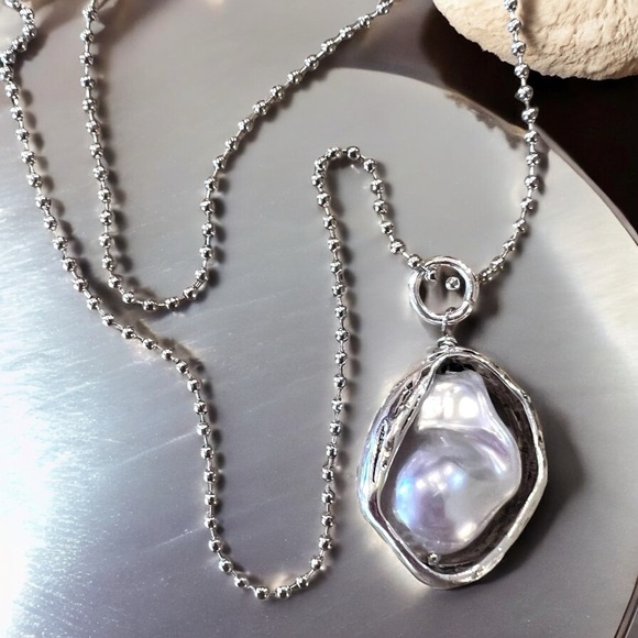Silver toned Minimalist Necklace with an Iridescent Charm Baroque faux pearl - Picture 12 of 16